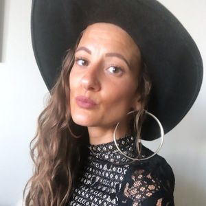 Meet your Posher, Angeli